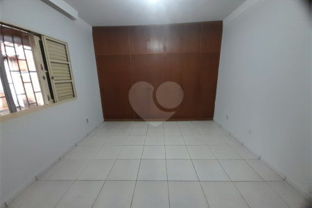 Casa de Alto Padrão à Venda e Locação no Parque Santa Mônica - São Carlos
