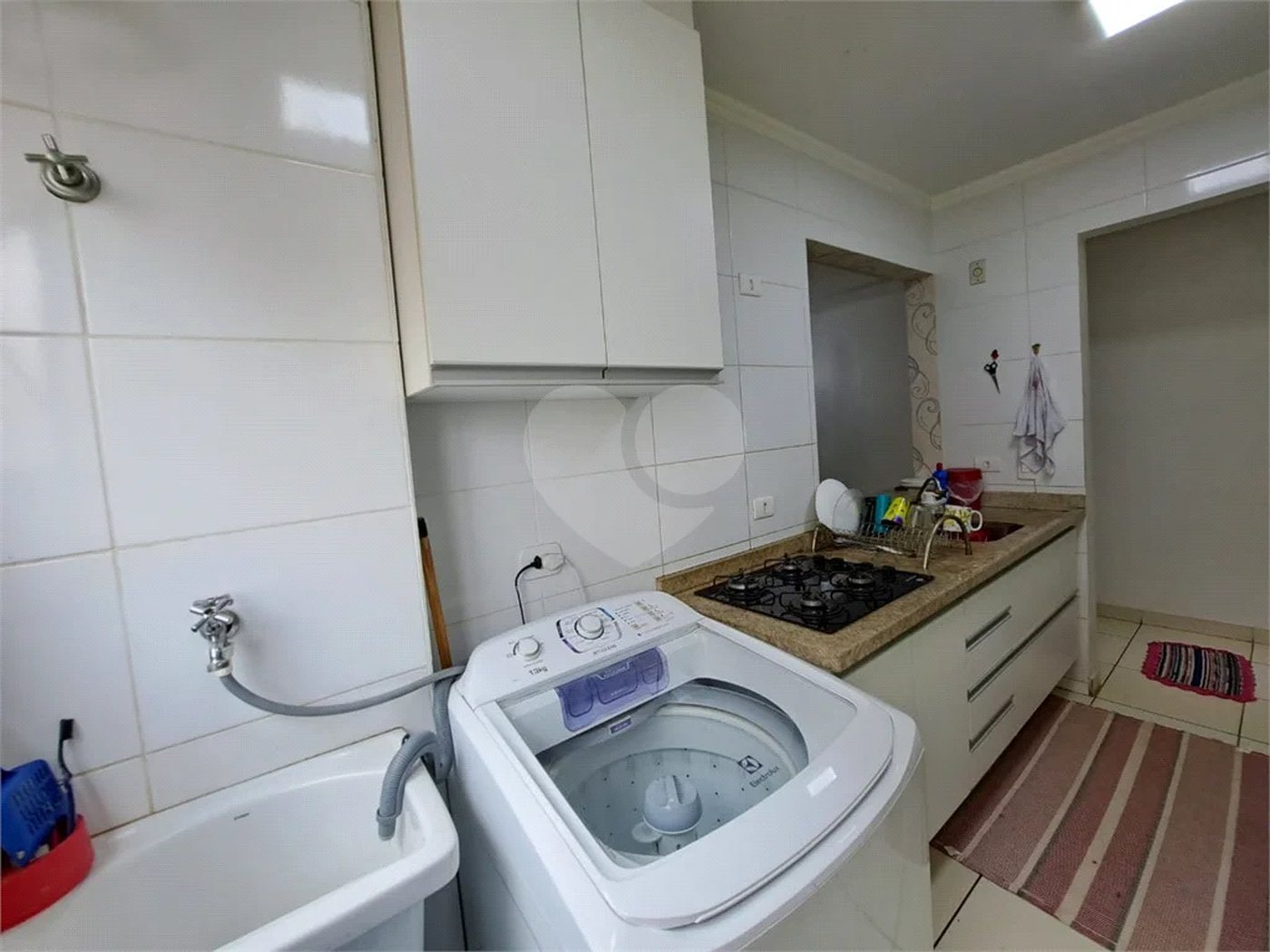 Apartamento com 02 quartos MOBILIADO com varanda e lazer !