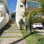 Linda casa Condomínio Santa Isabel I
