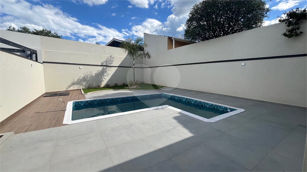 Casa Terrea com 3 suítes a Venda em Atibaia