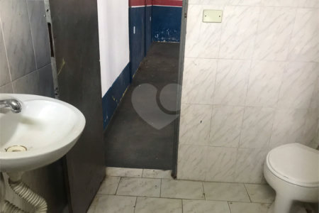 Galpão Comercial na Vila Luftalla.