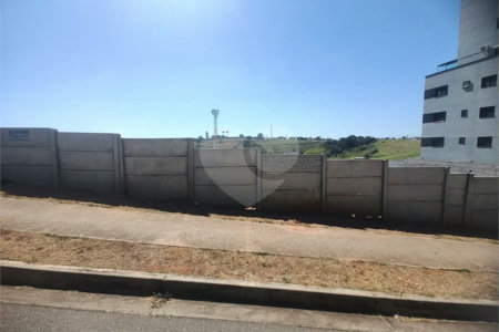 Terreno em Atibaia com 193 metros, pronto para construir, ao lado de supermercado e diversos comércios