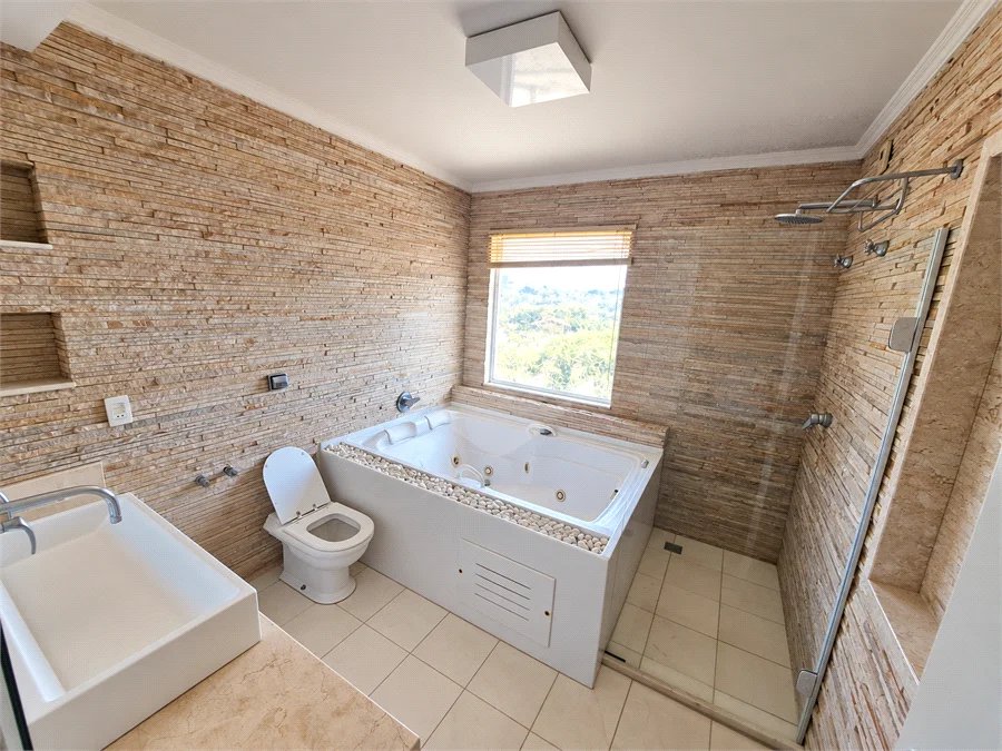 Casa à venda no Condomínio Estância Marambaia, Vinhedo | 3 suítes, piscina e terreno de 810 m²