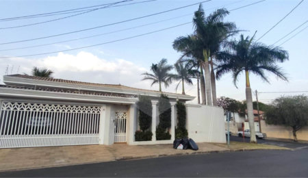 Casa à venda com 3 quartos, sendo 2 suítes,  em Jardim Botafogo 1, São Carlos, SP