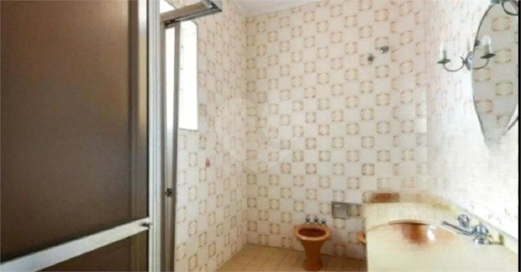 Sobrado à venda na Mooca de 212m² com 2 dormitórios, 1 suíte e 2 vagas.