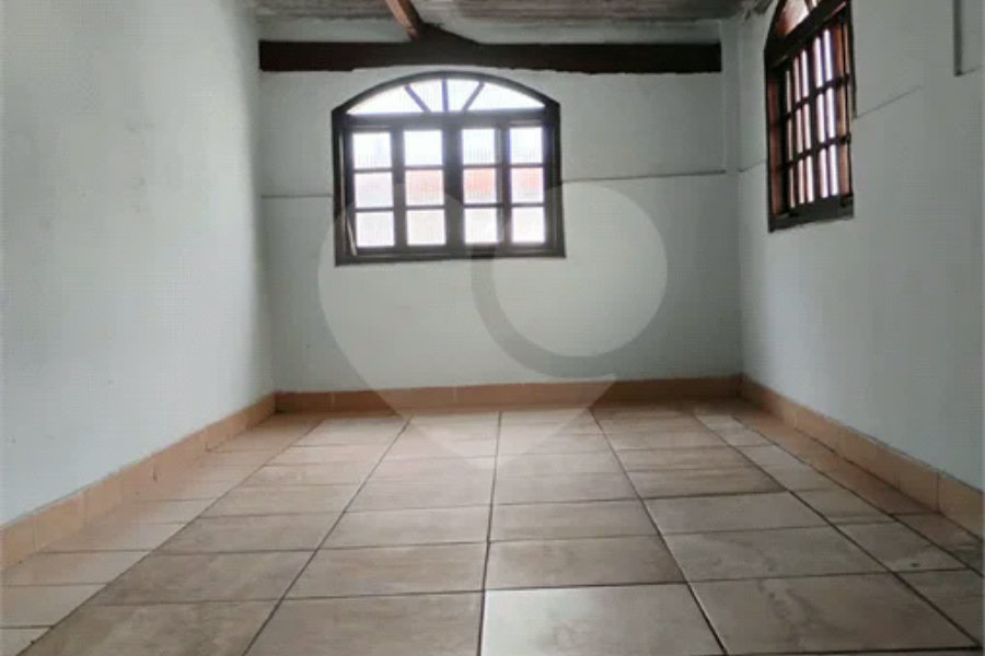 Vende-se sobrado de 3 andares na Vila Santa Catarina