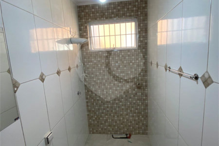 Casa térrea com salão comercial para venda no Santa Felícia.