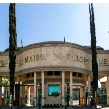 Maison Du parc- condominio de altissimo padrão - lote plano com 495,00 ms- R$ 1.920.000,00 - condominio - R$ 1.100,00 - iptu - R$ 800,00 - Área de lazer: Quadra de Tênis - Quadra Poliesportiva - campo de Futebol - Quadra de Squash - Academia - Playground - Sistema de Segurança 24hs com cerca elétri