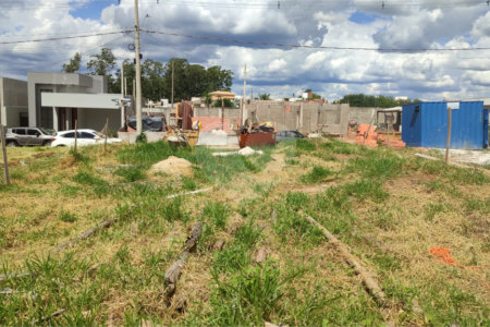 Lote à Venda em São Carlos, no Condomínio Villeneuve I
