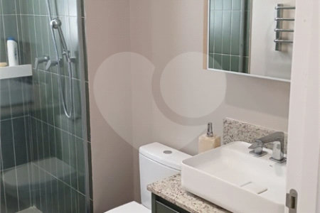 Apartamento a venda na Saúde 2 dormitórios com 2 vagas de garagem demarcadas. Aceita e estuda Permuta.