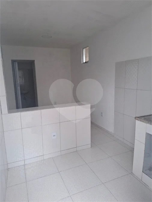 SOBRADO TIPO APARTAMENTO COM 1 QUARTO PARA LOCAÇÃO 42m² - SANTISSIMO