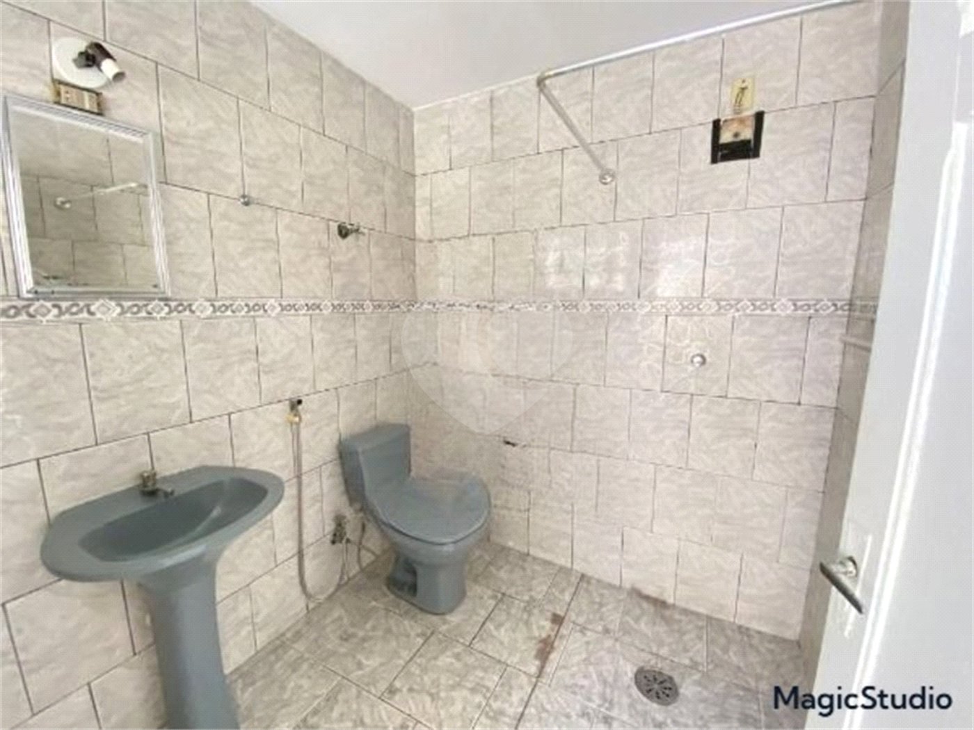 Casa com 224m², 3 dormitórios, 4 vagas, à venda na Vila Ema.