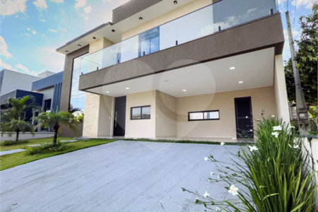 Indaiatuba - Condomínio Milano - Sobrado - 350 m² de terreno - 240 m² de área construída - 4 vagas de garagem, sendo 2 cobertas - Salas de estar e jantar integradas - 3 suítes com closet e varanda no pavimento superior - Escritório no térreo - Espaço gourmet com churrasqueira - Banheiro externo