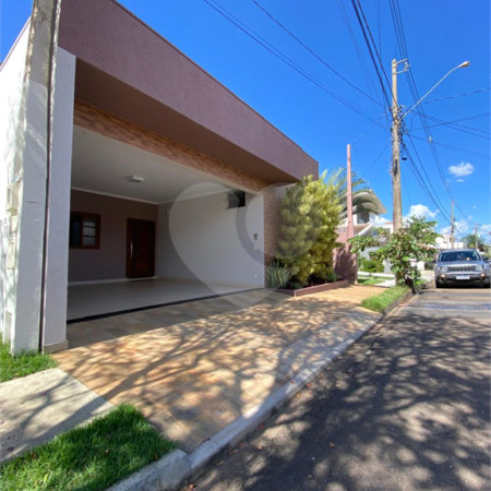 Excelente casa com muito boa localização no Condomínio Eldorado á venda.