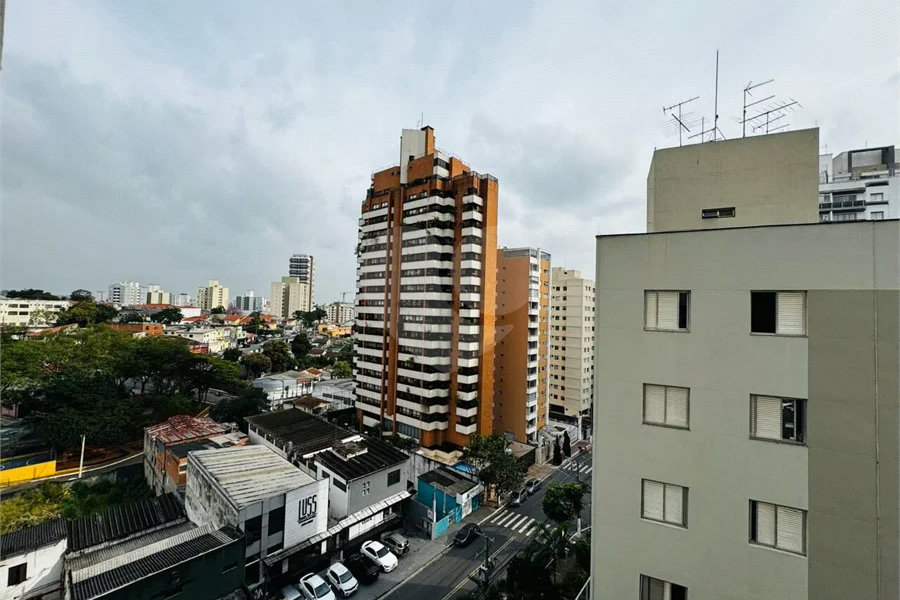Vende-se Apartamento de 2 Quartos com Sacada na Vila Mascote