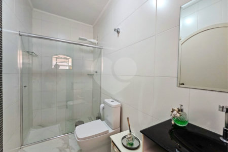 Casa térrea em Atibaia com 3 dormitórios (2 suítes), piscina, espaço gourmet, condomínio fechado
