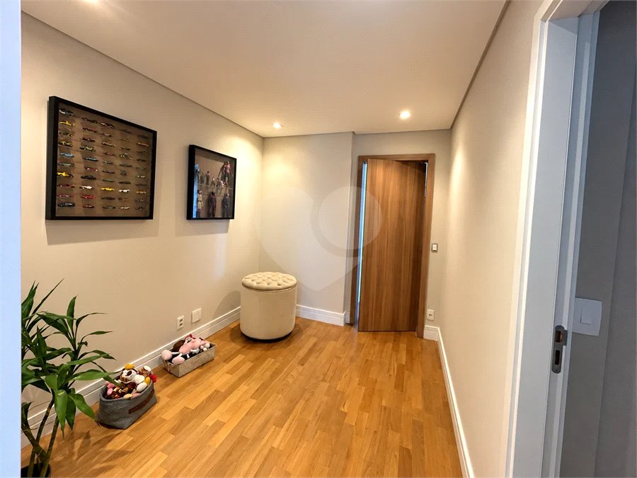 Apartamento de 127 m² em andar alto, com vista livre, 3 suítes planejadas, sacada gourmet envidraçada, 2 vagas e lazer completo, próximo ao Shopping Golden Square e à Avenida Kennedy.