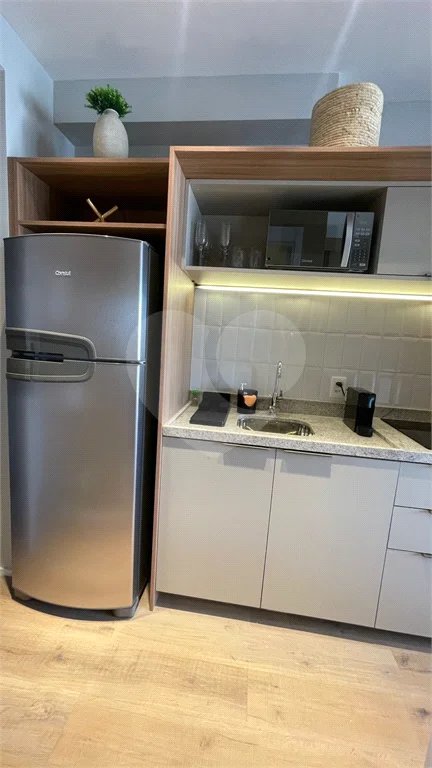 Apartamento mobiliado no Planalto Paulista com 1 dormitório e varanda.