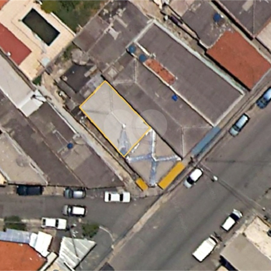 Salão comercial á venda com 153m² de área total, localizado no bairro Parque Edu Chaves.