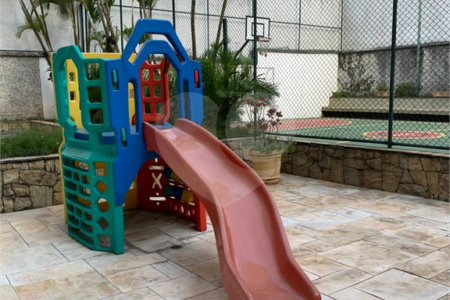 EXCELENTE APARTAMENTO 3DRMS 1STE - AREJADO E ILUMINADO NATURALMENTE