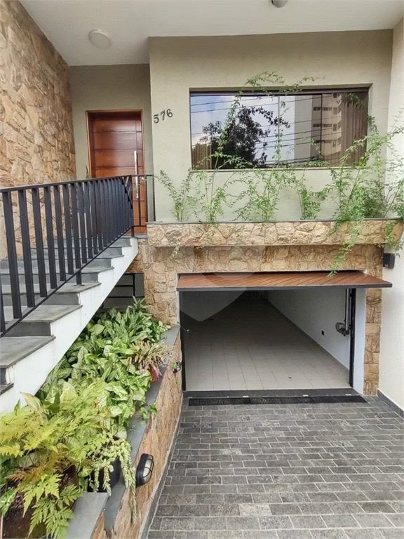 Linda casa à venda no bairro Santa Maria em São Caetano do Sul, 257 m², 3 quartos (1 suíte) e 6 vagas de garagem