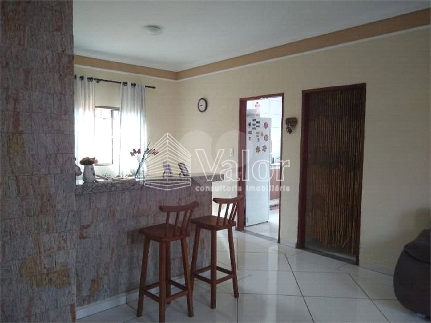 Casa Térrea com 3 dormitórios, sendo 1 suíte.