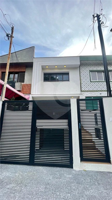 Sobrado com 3 andares, 350 m², 6 quartos, 2 suítes e 5 vagas para locação no Jardim Anália Franco!