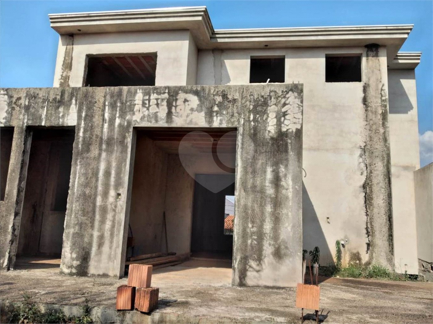 Sobrado em construção no Jardim de Cresci .