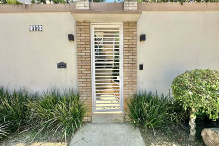 Magnífica Casa Contemporânea na Fazendinha - 4dorms | 3 Suites | Gourmet, piscina, lareira, hóspedes, escritório! Muito Verde e Tranquilidade em um dos melhores condominios da Região .