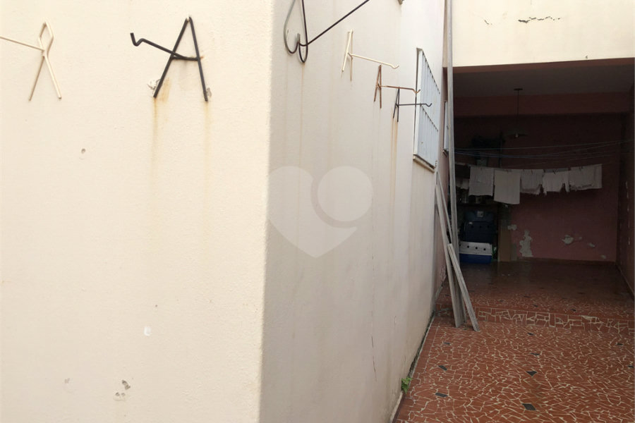 sobrado na Região do Jardim França próximo da Padaria Paris, com 3 dormitórios, 3 vagas de garagem,