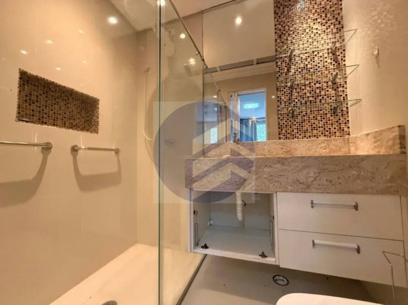 Casa à venda com 2 quartos, sendo 2 suítes, no condomínio Vilas V, São Paulo - SP