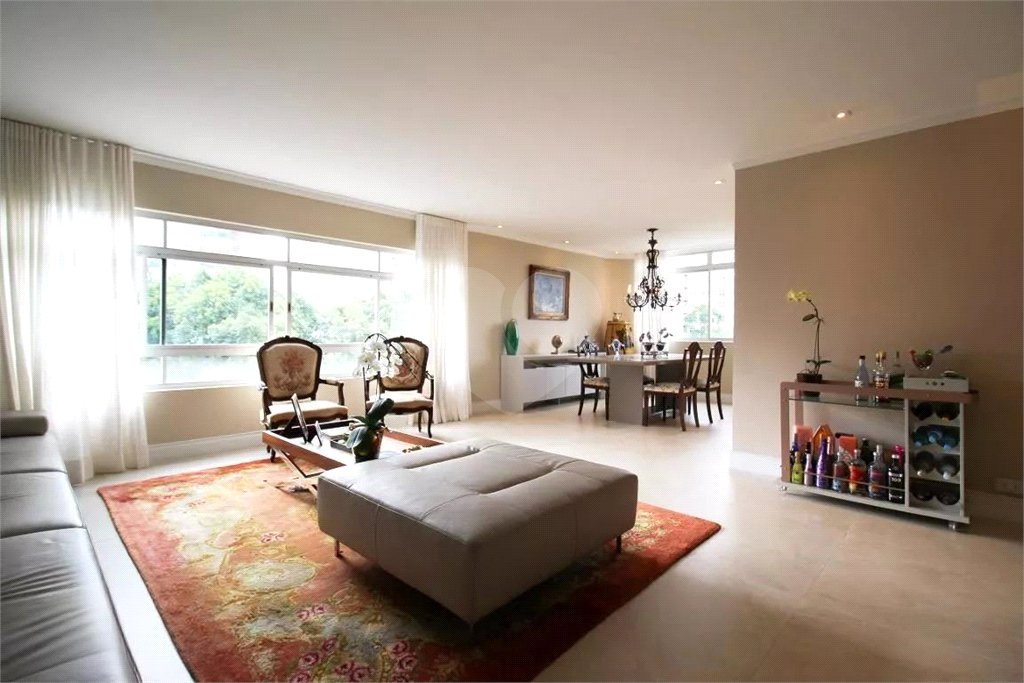 Apartamento para venda em Moema com 185m², 3 dormitórios sendo 1 suíte e 1 vaga