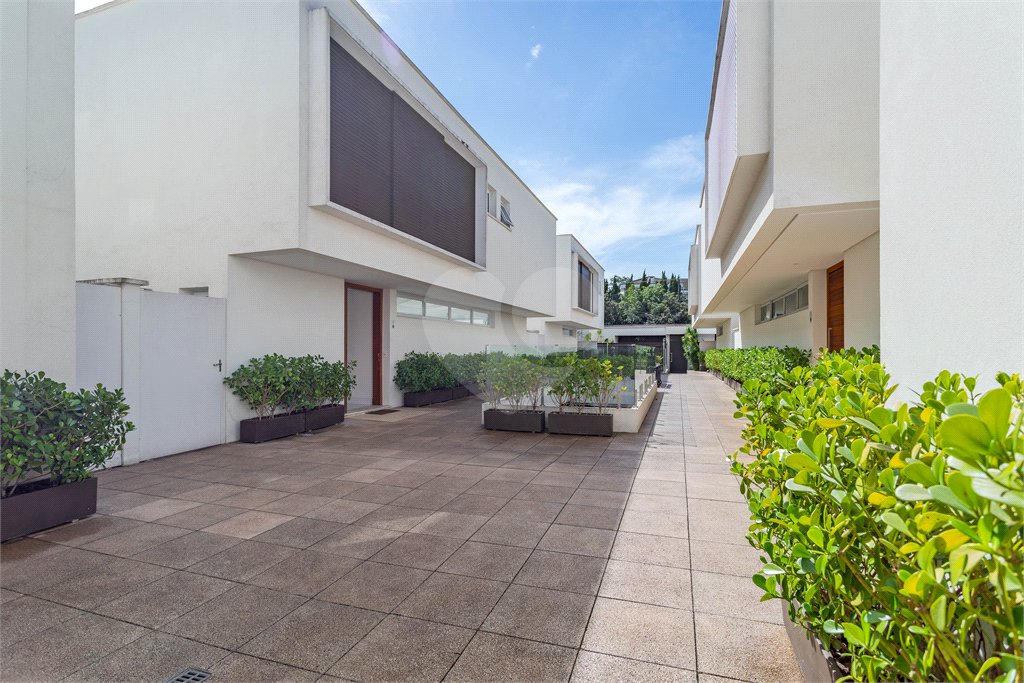 Casa à venda com 4 suítes no condomínio Villagio Quadrifolio, São Paulo - SP