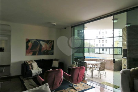 APARTAMENTO UM POR ANDAR!