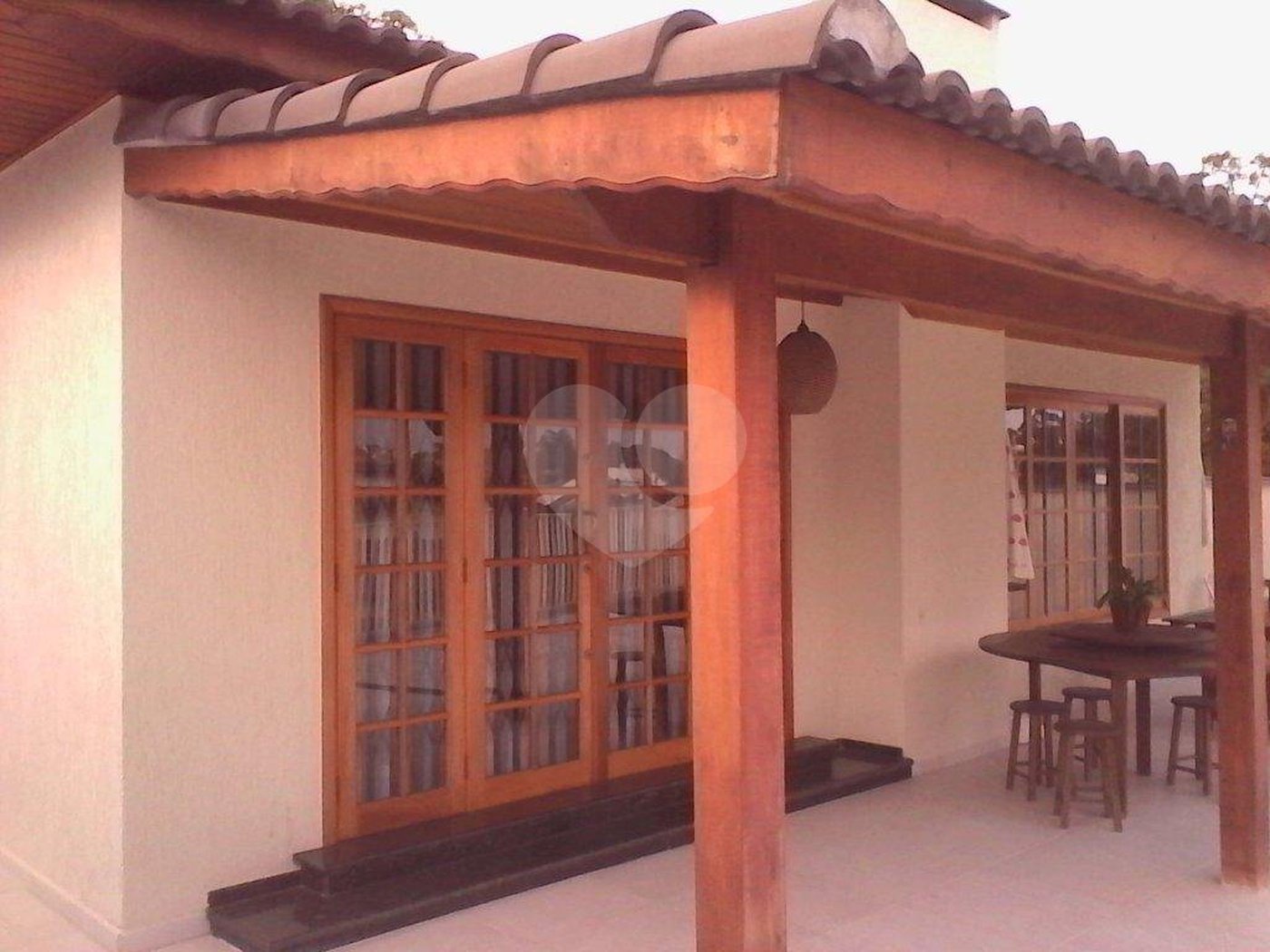 CASA TÉRREA ASSOBRADADA A VENDA NO TREMEMBÉ - 4 DORMS (2 SUÍTES), CHURRASQUEIRA E 4 VAGAS DE GARAGEM