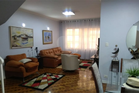 Exelente Sobrado com 200 m² e 4 dormitórios, localizado no Jardim da Saúde.