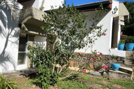 Casa à venda, 742 m², com piscina, 5 suítes, em Embu das Artes