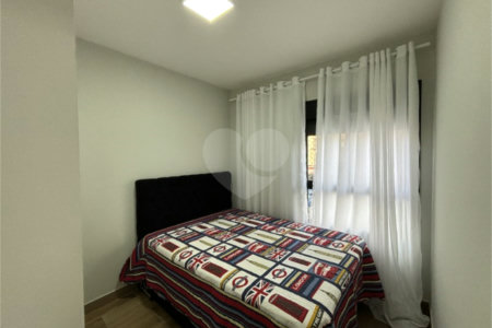 Apartamento com dois dormitórios, sem vaga de garagem, 2 minutos da estação Republica