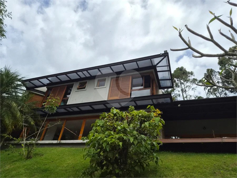 Casa em Condomínio de Alto Padrão no Suíça da Cantareira.