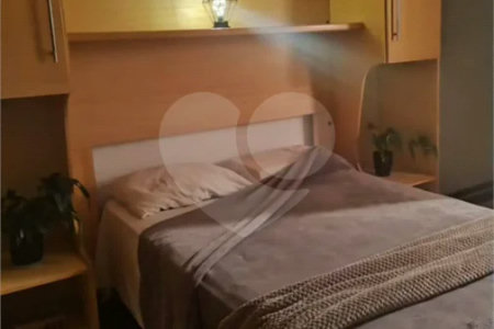 Sobrado de 242 m² com 3 Suítes e 4 Vagas de Garagem no Ipiranga