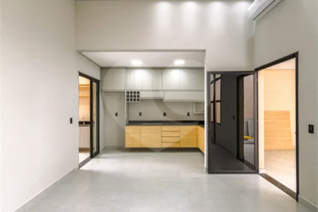 Indaiatuba - Jardim Bom sucesso - Área total: 150m² - Área construída: 115m² - 3 dormitórios sendo 1 suíte com armário planejado;Sala para dois ambientes; Banheiros com box gabinetes e espelhos; Área gourmet com churrasqueira a carvão e móveis planejados; Lavanderia coberta; Ar condicionado na sala