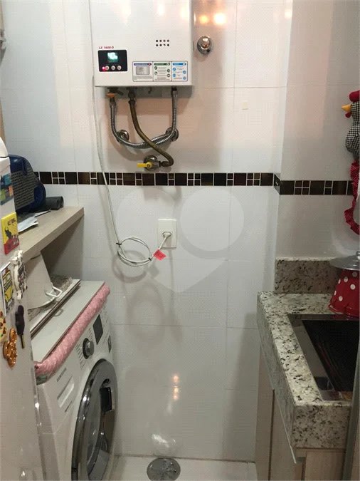 Apartamento em Bragança Paulista com 1 suíte, cozinha americana, varanda, 1 vaga garagem, área lazer com piscina e salão de festas