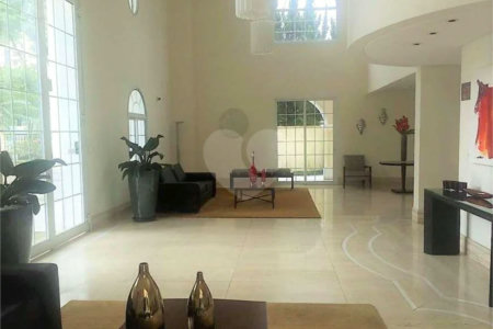 Apto 220 metros no Campo Belo. varanda, 5 vagas, 3 suítes. Visite