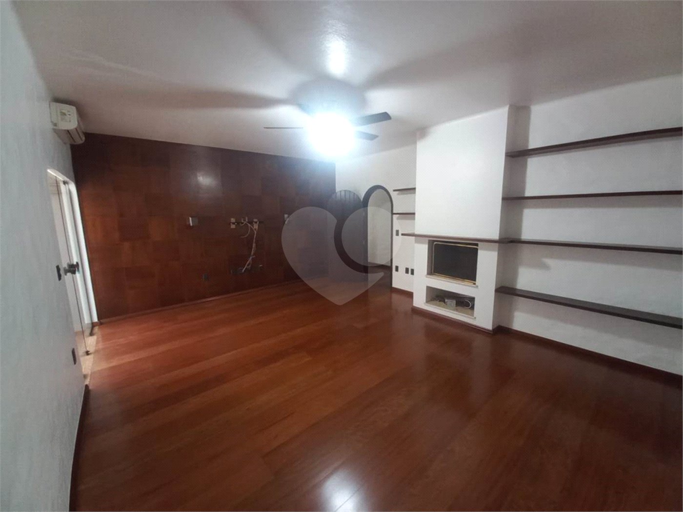 Casa térrea no Condomínio Faber I.