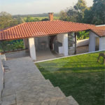 Indaiatuba- condominio Vale das Laranjeiras - Itaici - Terreno 3040,00 ms- construida 220ms - 3 dormitórios, sendo 2 suítes e uma suíte master com closet, além de uma sala ampla com 3 ambientes, Cozinha planejada,, campo de futebol/vôlei, Area de lazer com piscina, espaço gourmet com churrasque