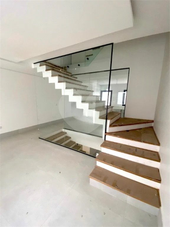 Sobrado com 194m² , 3 dormitórios , sendo 1 suíte , 4 vagas , à venda na Vila Pires , em Santo André.