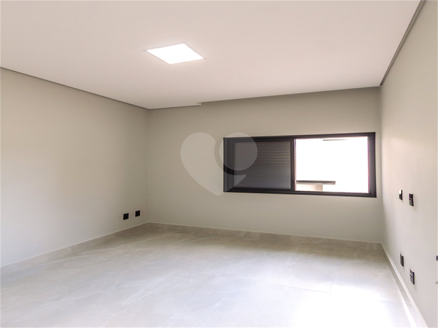 Indaiatuba- Jardim Bom Sucesso - Venda: R$ 765.000,00 - Área total: 150m² Área construída: 115m² - 3 dormitórios sendo 1 suíte com armário planejado; Cozinha integrada; Sala para dois ambientes; Banheiros com box gabinetes e espelhos; Área gourmet com churrasqueira a carvão e móveis planejados;