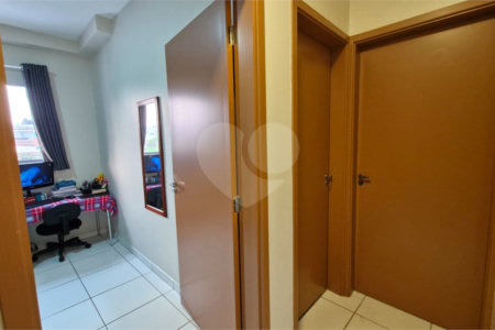 Apartamento à venda no condomínio Parque das Acácias.