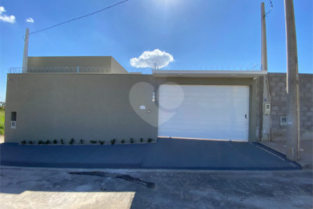 Casa térrea com piscina para venda no Residencial Arcoville