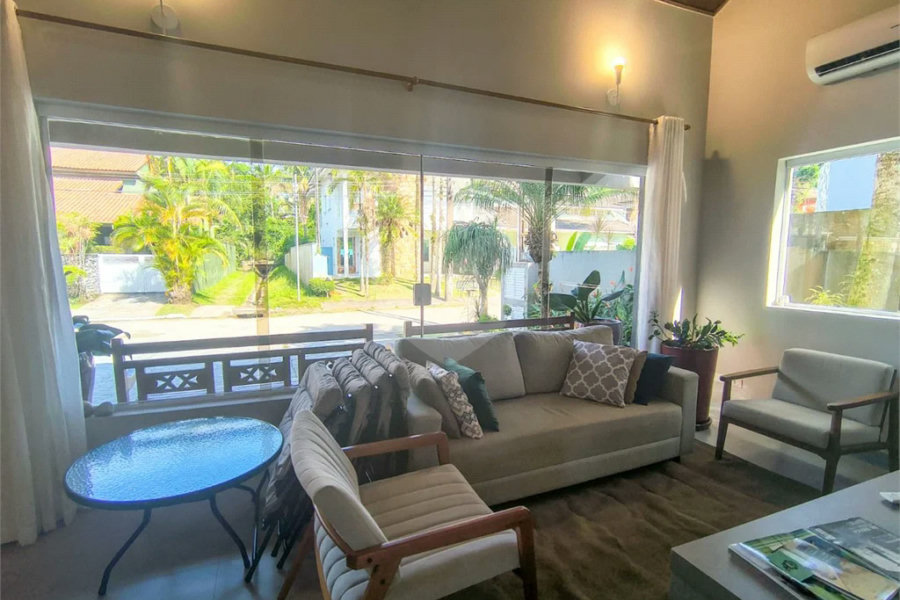 Casa à venda com 5 quartos, sendo 4 suítes, em Riviera de São Lourenço, Bertioga, SP